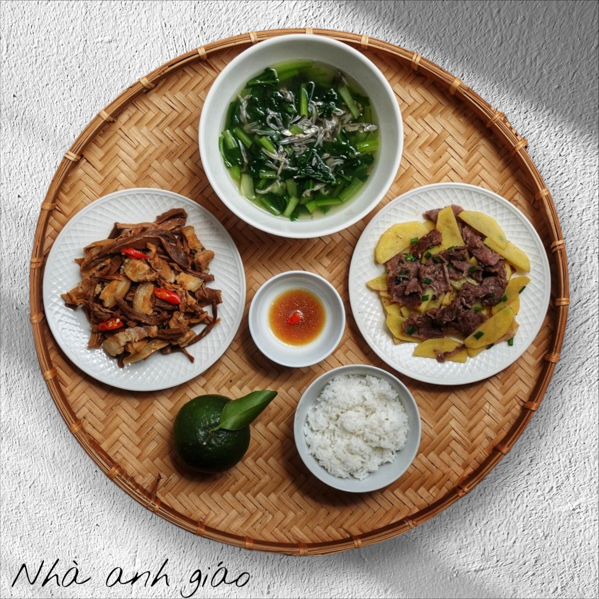 Những mâm cơm của thầy giáo 9X độc thân ở Đà Lạt: Đẹp mê mẩn, ngon 'nhức nách' khiến dân mạng trầm trồ- Ảnh 18.