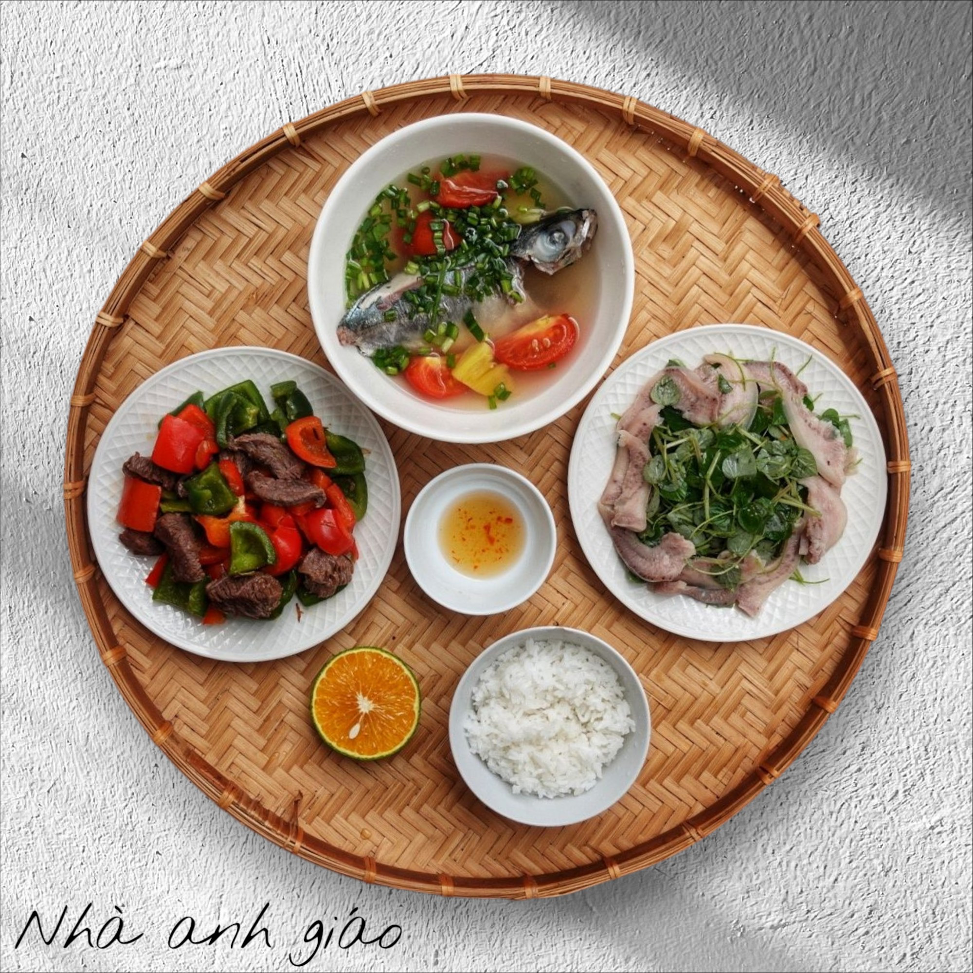 Những mâm cơm của thầy giáo 9X độc thân ở Đà Lạt: Đẹp mê mẩn, ngon 'nhức nách' khiến dân mạng trầm trồ- Ảnh 2.