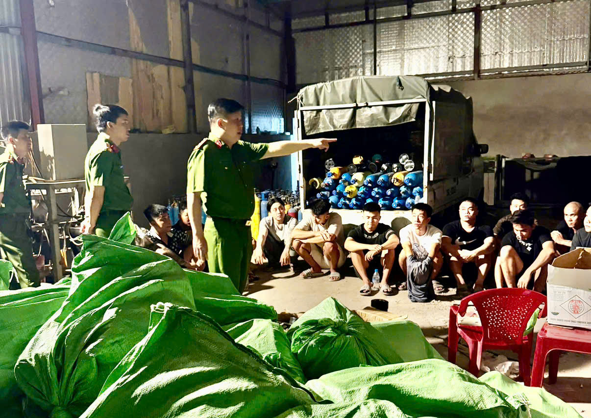 Triệt phá đường dây mua bán