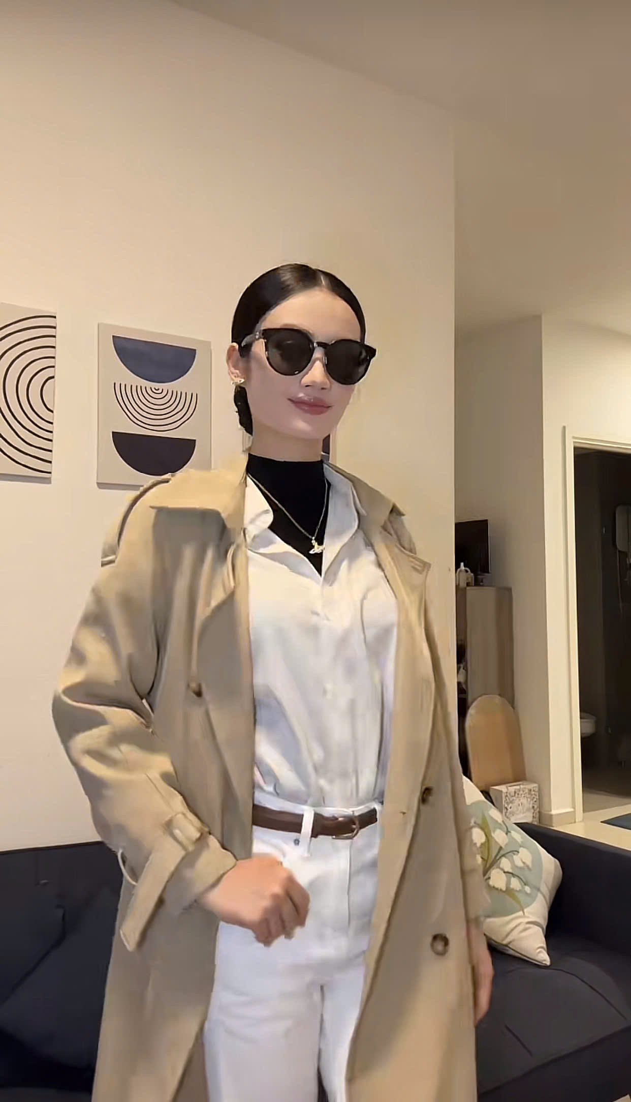 Ý Nhi quay lại Úc du học bị soi toàn mặc lại đồ cũ hoa hậu tiết kiệm mới nổi của Vbiz