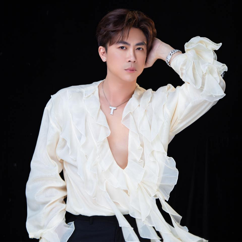 Cặp đôi ca sĩ nổi tiếng vướng nghi vấn bí mật tổ chức đám hỏi? - Ảnh 6.