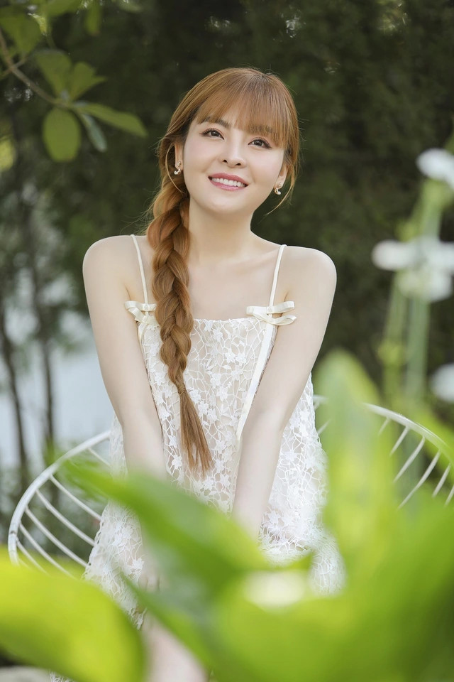 Cặp đôi ca sĩ nổi tiếng vướng nghi vấn bí mật tổ chức đám hỏi? - Ảnh 8.