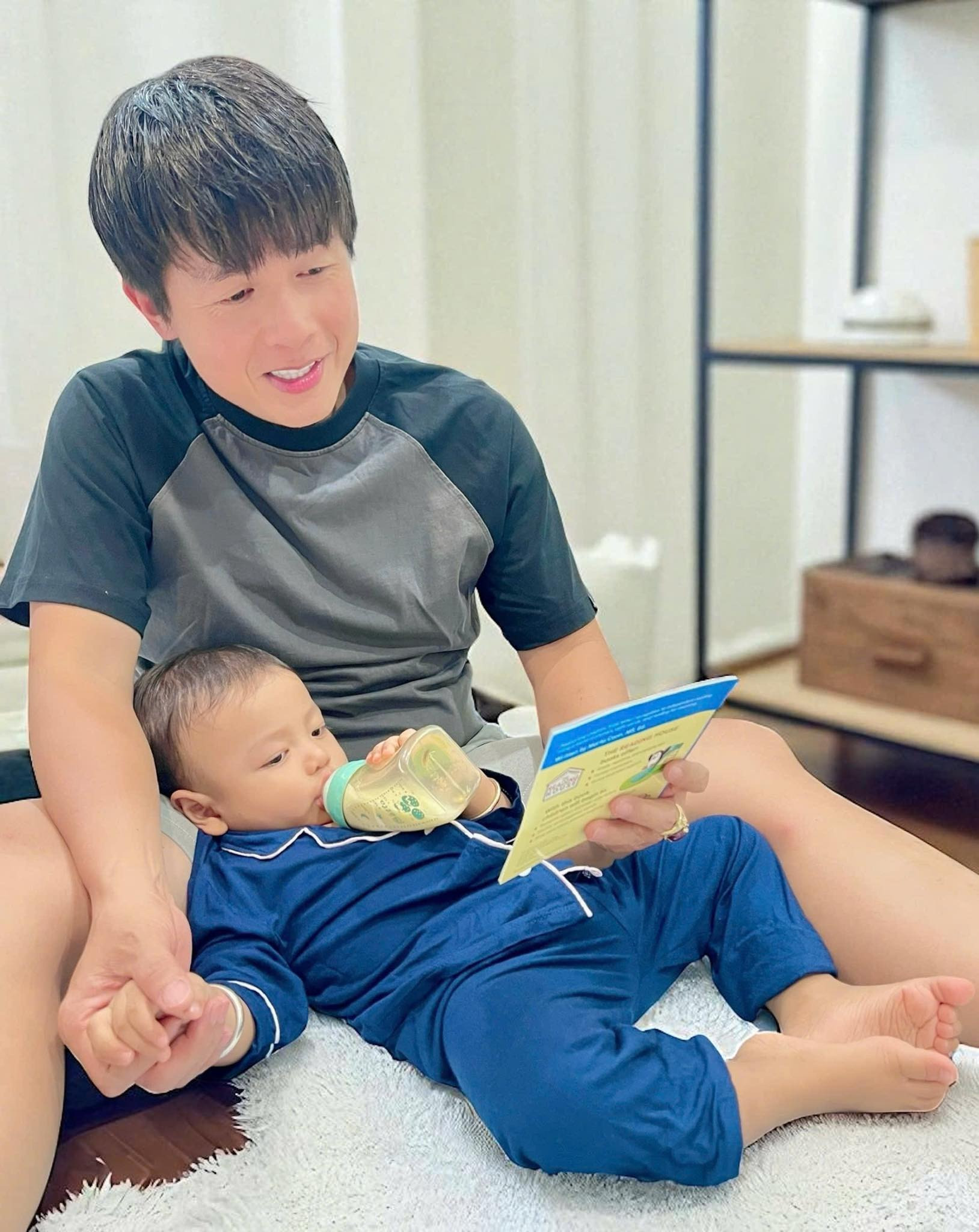 Động thái lạ của sao nam Vbiz sau khi thông báo làm bố đơn thân