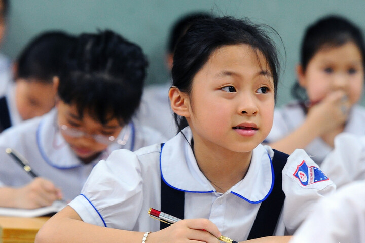 Dù được miễn học phí, học sinh vẫn phải đóng những khoản phí khác trong năm học mới. (Ảnh minh hoạ)