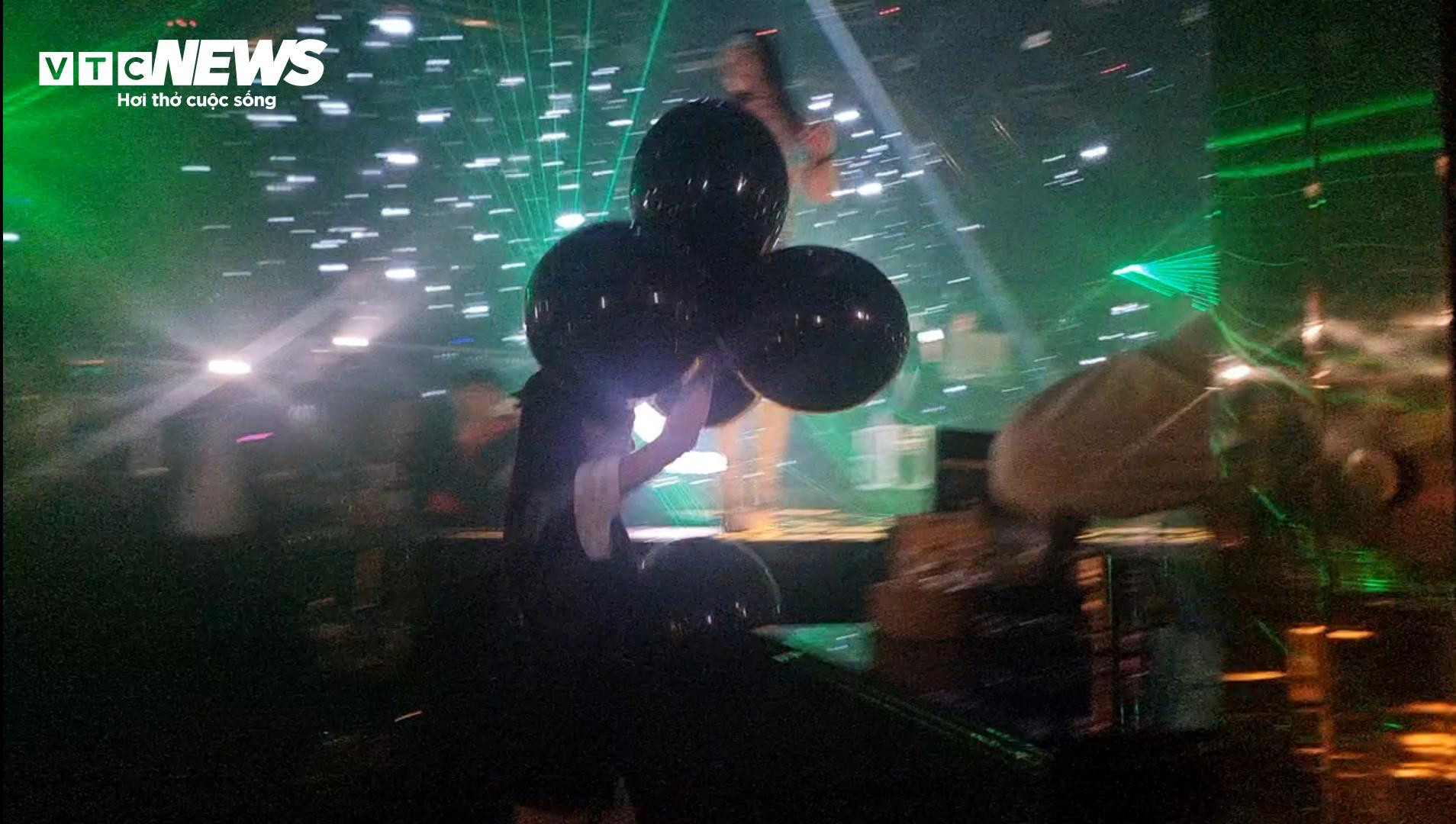 Nhan nhản bóng cười, shisha trong quán bar ở vùng biên Quảng Ninh - 3