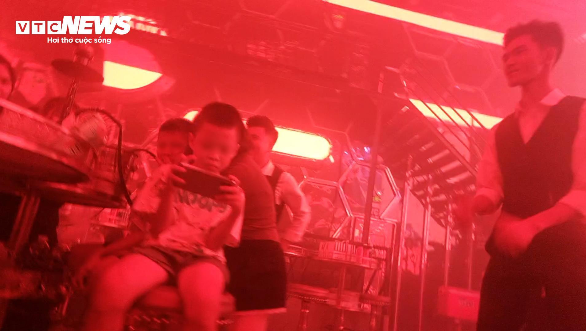 Nhan nhản bóng cười, shisha trong quán bar ở vùng biên Quảng Ninh - 6