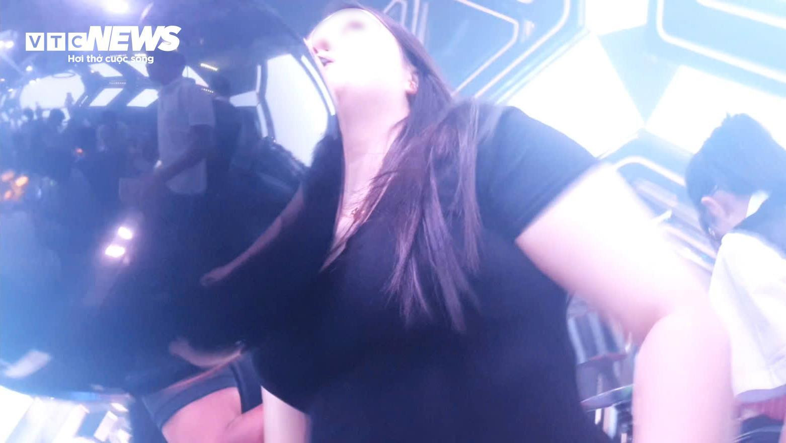 Nhan nhản bóng cười, shisha trong quán bar ở vùng biên Quảng Ninh - 11