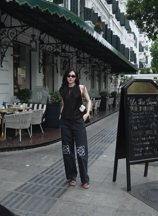 Á hậu Tú Anh mỗi lần ra phố là đốt cả trăm triệu