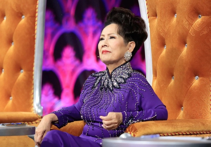 Danh ca Phương Dung vẫn trẻ đẹp ở tuổi U80.