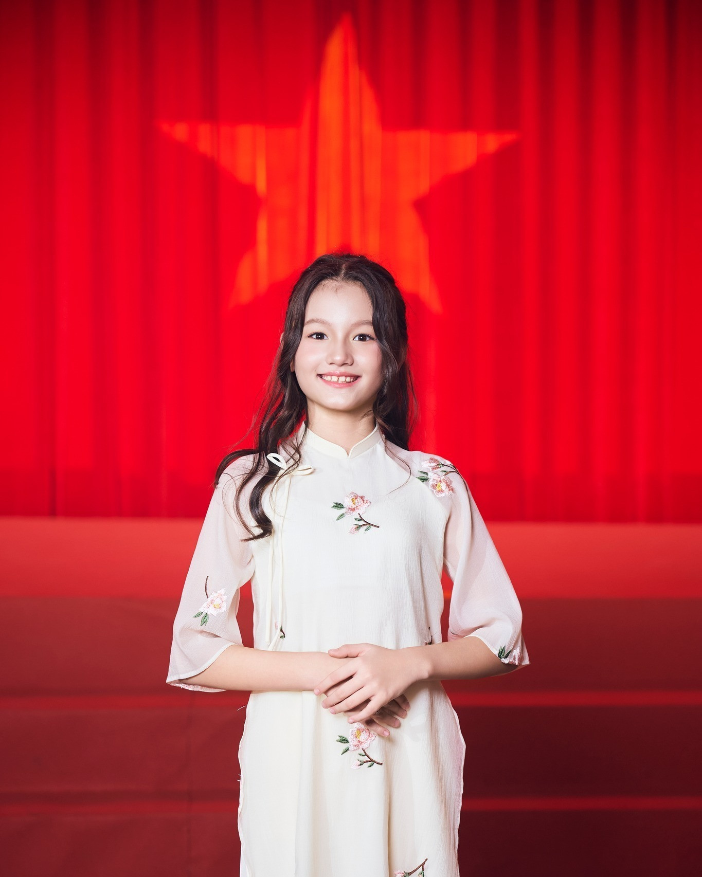 Cận cảnh nhan sắc xinh như Hoa hậu của con gái Phương Vy Idol