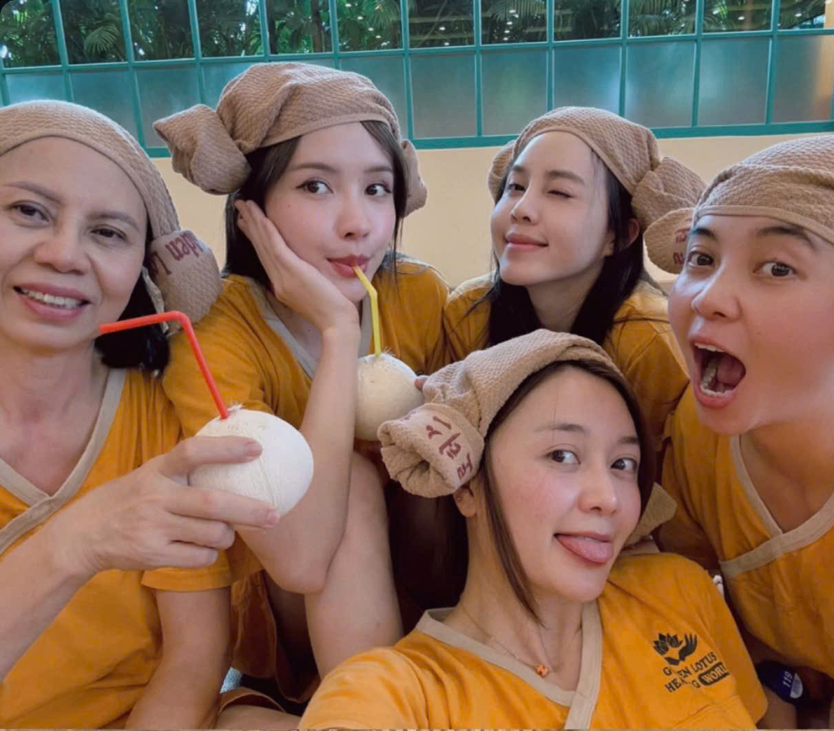 Mặt mộc không phải dạng vừa của 5 mẹ con nhà Thiều Bảo Trâm