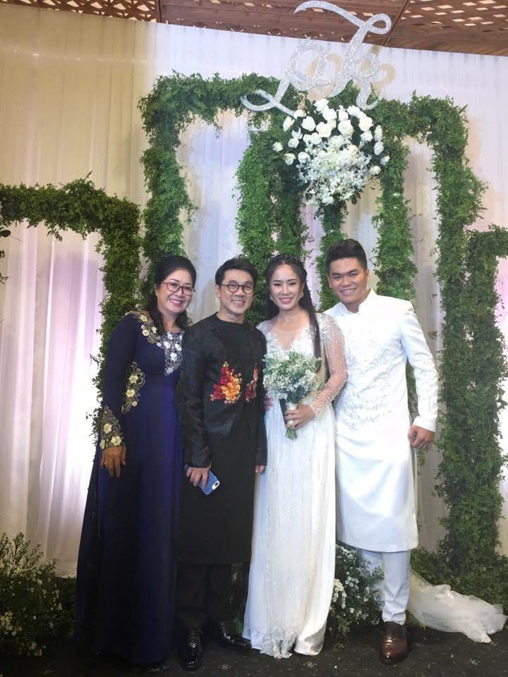 Mẹ Lê Phương hé lộ loạt ảnh hiếm trong đám cưới con gái 8 năm trước