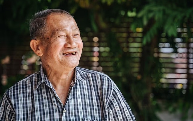 Nghỉ hưu không phải là già: 4 thói quen giúp cụ ông U70 sống an yên, hạnh phúc - Ảnh 1.