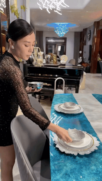 Phương Oanh 'lên món', giữa bàn tiệc có một món đồ dùng khiến chị em 'truy lùng'- Ảnh 4.