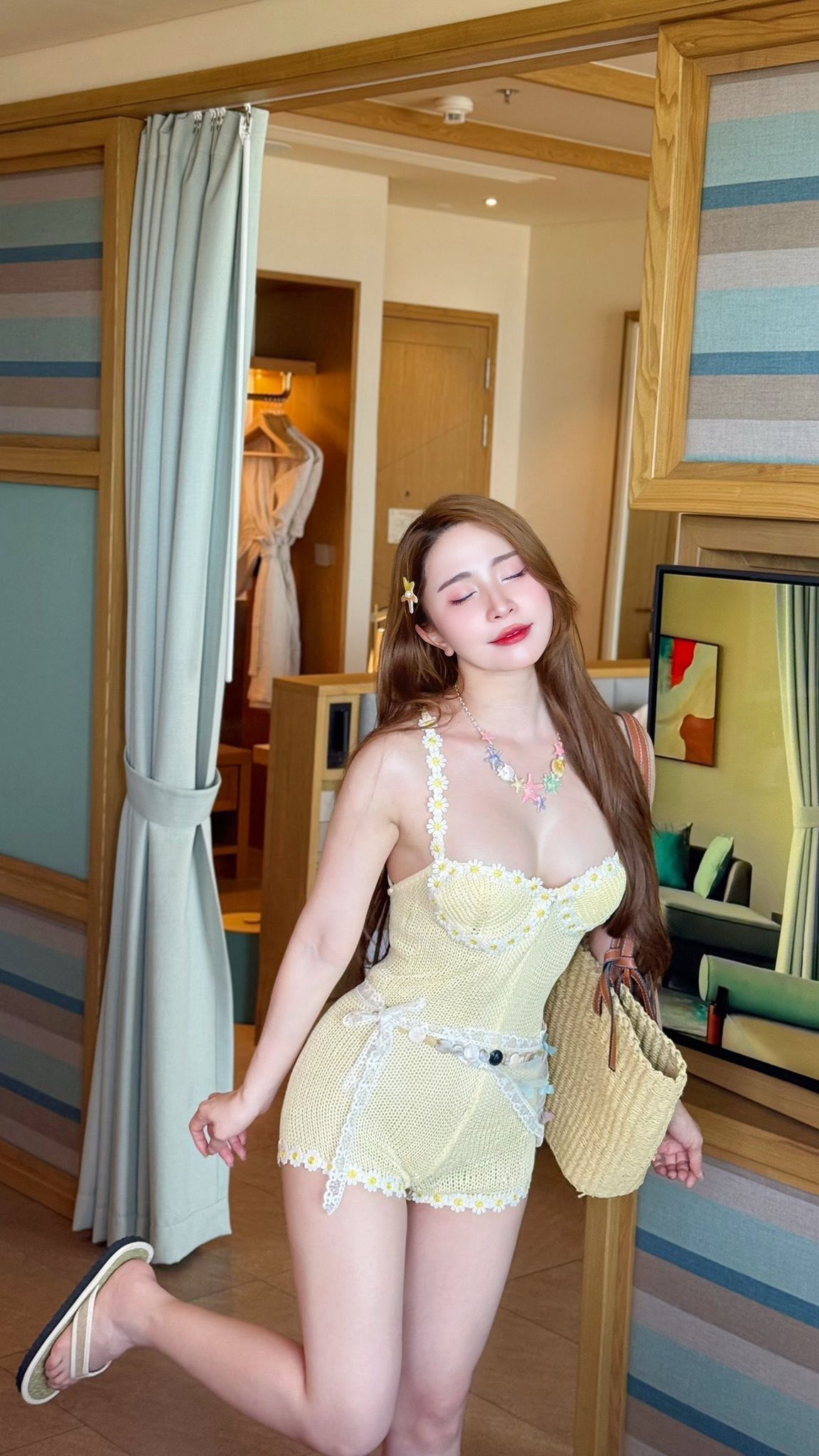 Quỳnh Nga phô diễn bikini 'bỏng mắt', nhan sắc U40 khiến người hâm mộ ngỡ ngàng- Ảnh 4.