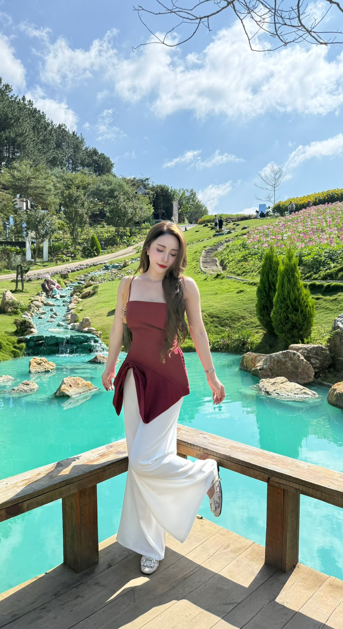 Quỳnh Nga phô diễn bikini 'bỏng mắt', nhan sắc U40 khiến người hâm mộ ngỡ ngàng- Ảnh 6.