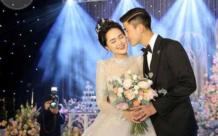 Vợ chồng Đỗ Duy Mạnh chơi lớn tặng quà đặc biệt cho người dân đi xem tổng hợp luyện diễu binh