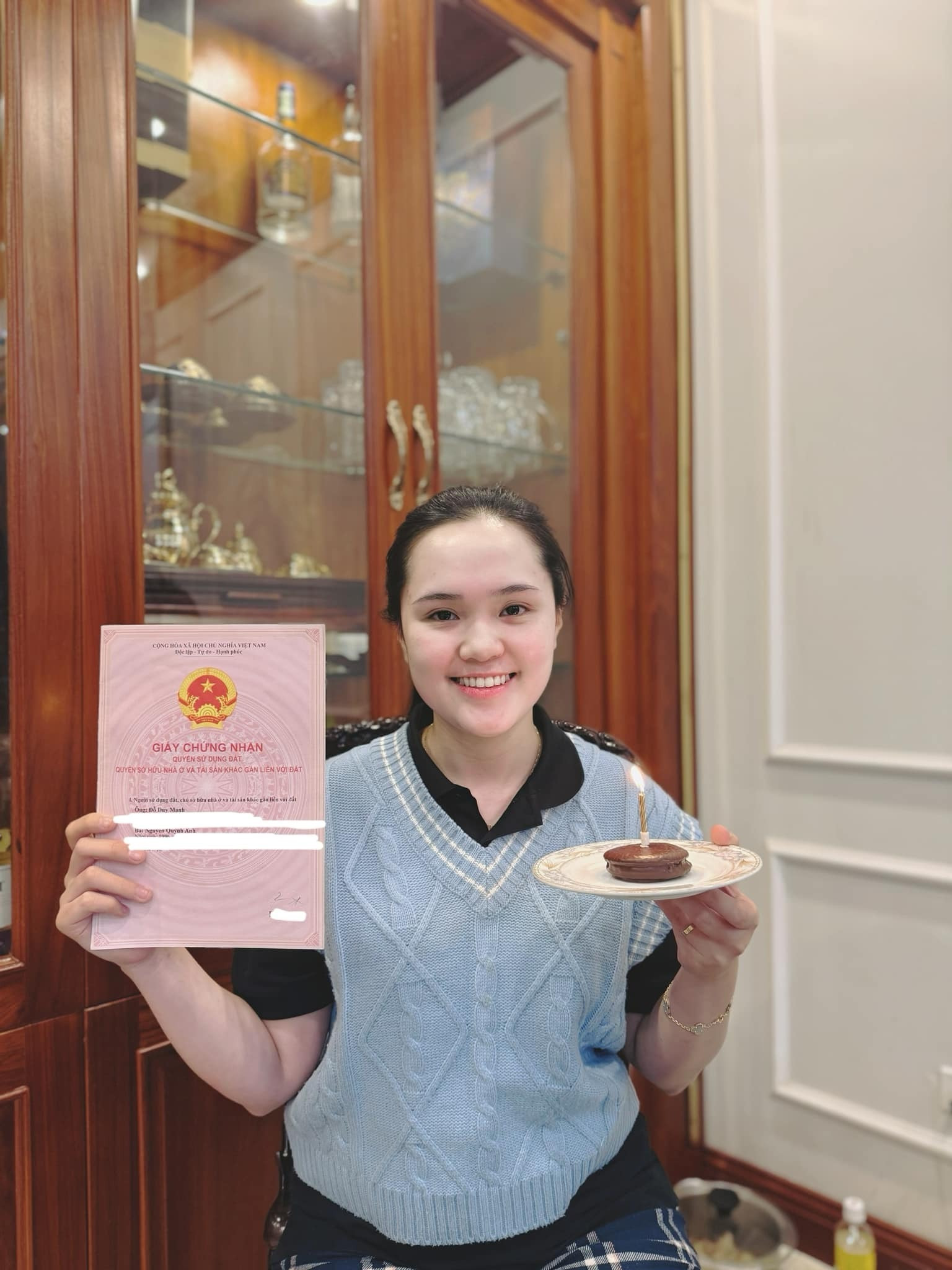 Vợ chồng Đỗ Duy Mạnh chơi lớn tặng quà đặc biệt cho người dân đi xem tổng hợp luyện diễu binh