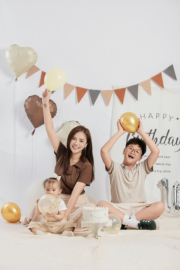 Thị Tằm - con gái Thu Quỳnh trong trang phục 'em bé yêu nước' - Ảnh 8.