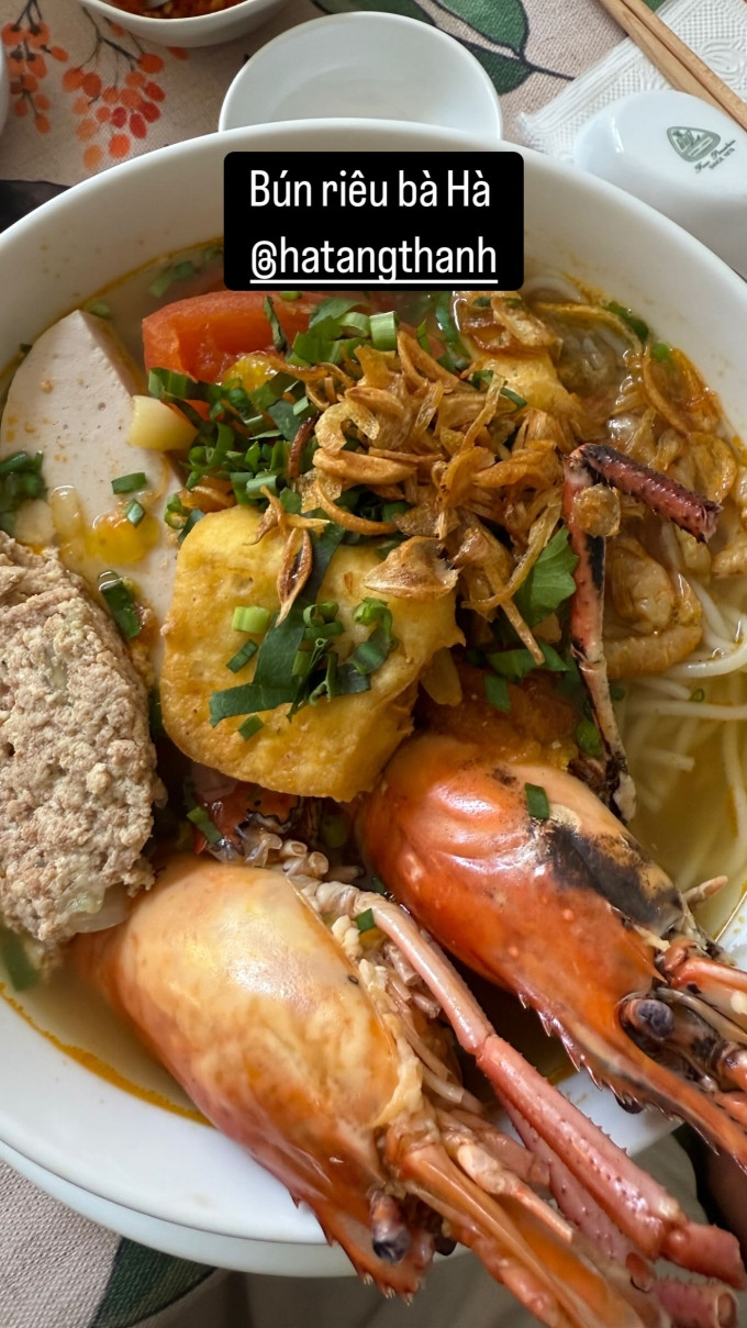 Món bún riêu tôm độc đáo mà Tăng Thanh Hà nấu mời Lương Mạnh Hải có gì đặc biệt?- Ảnh 2.
