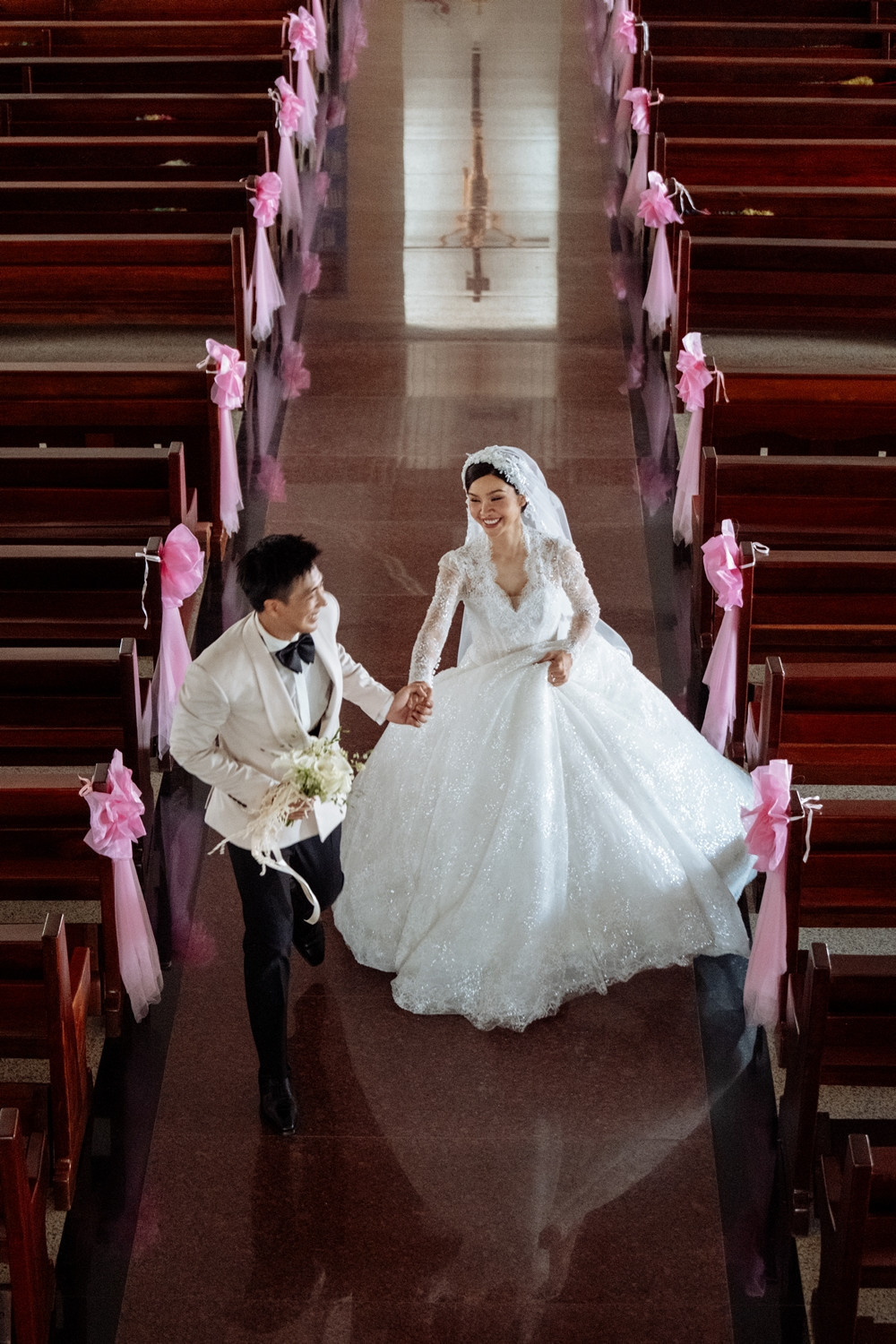 Mỹ nhân Vbiz vừa công bố có thai chỉ sau 1 tháng kết hôn với chồng diễn viên là ai