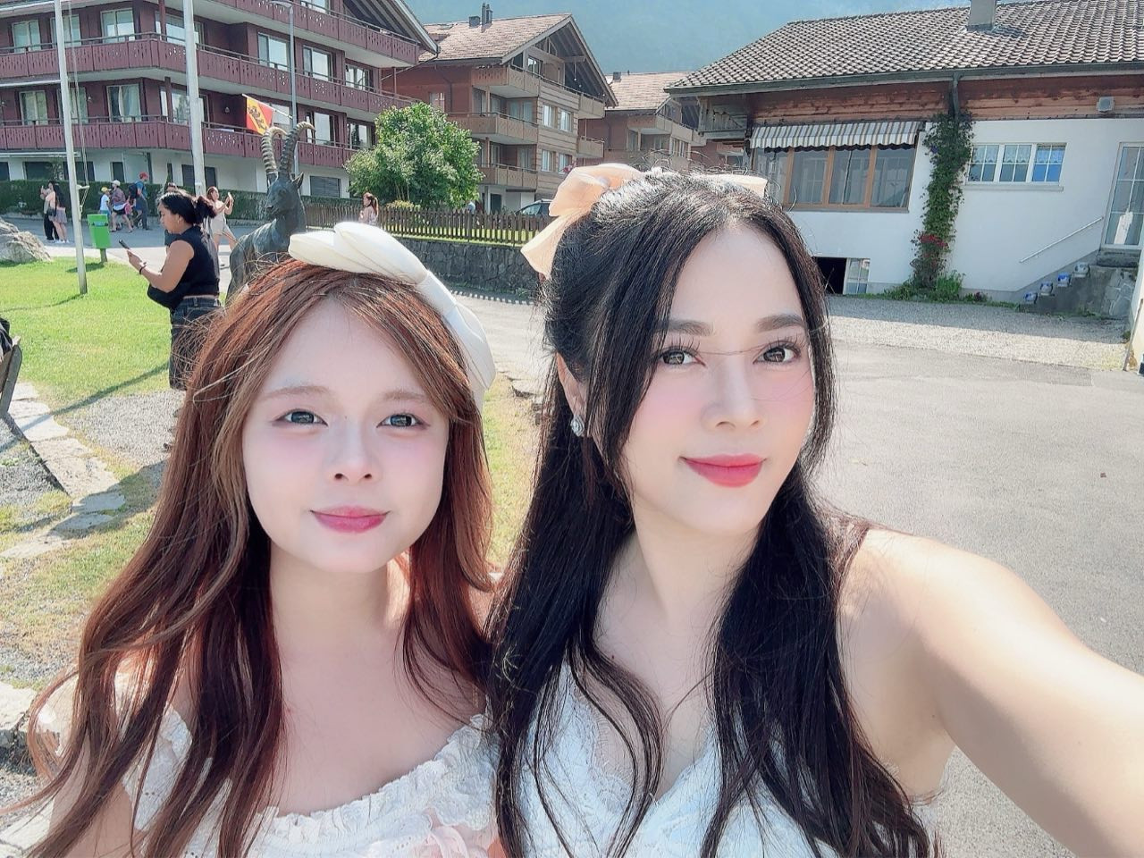 Ngỡ ngàng không thể nhận ra diện mạo con gái cả của Hằng Túi và chồng cũ hot boy