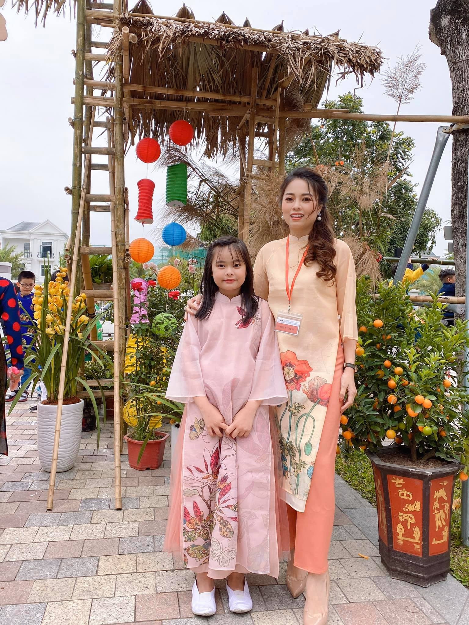 Ngỡ ngàng không thể nhận ra diện mạo con gái cả của Hằng Túi và chồng cũ hot boy