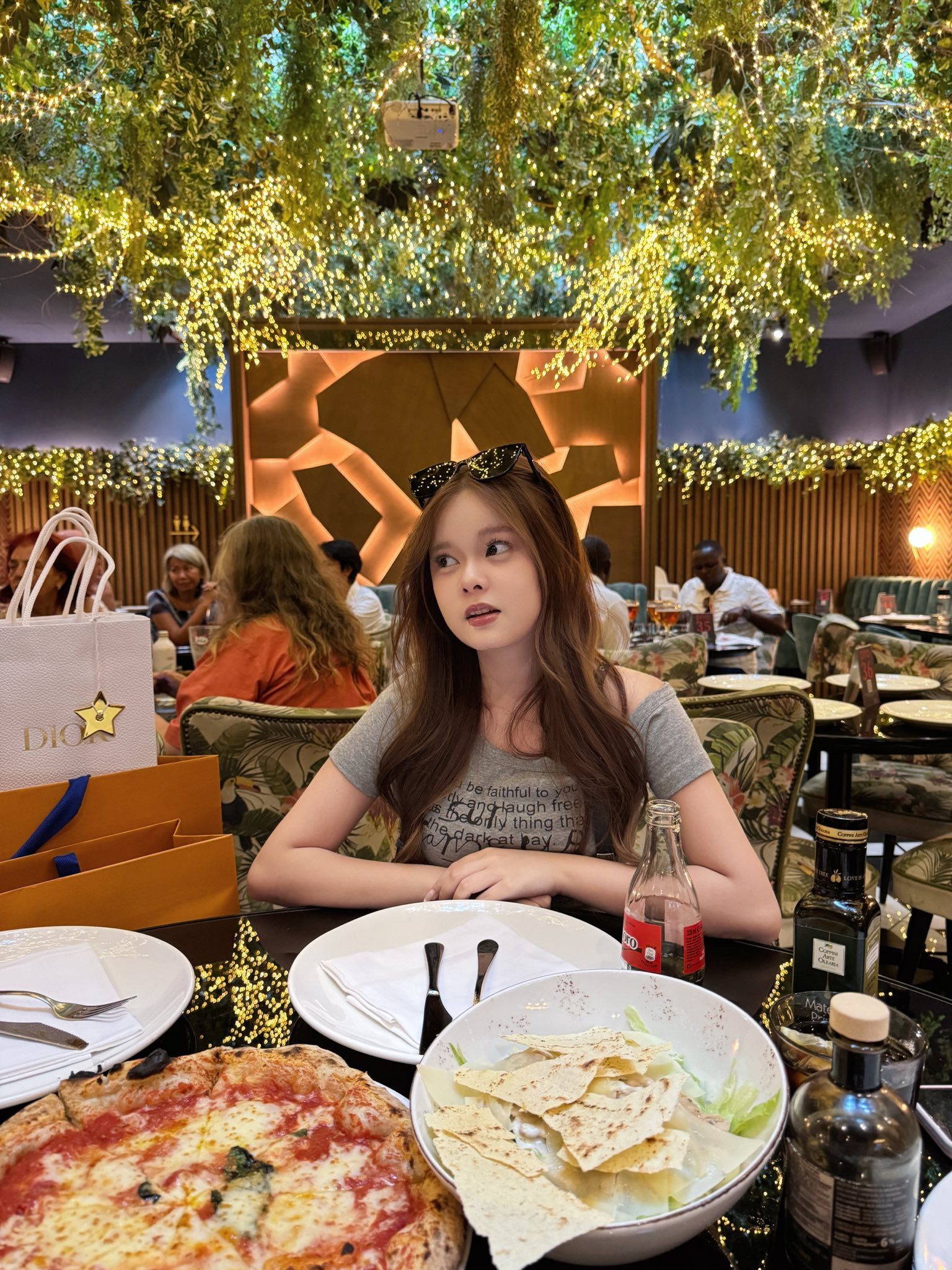 Ngỡ ngàng không thể nhận ra diện mạo con gái cả của Hằng Túi và chồng cũ hot boy