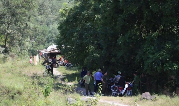 Khu vực phát hiện hộp sọ cùng nhiều bộ phận nghi xương người ở gần Quốc lộ 46.