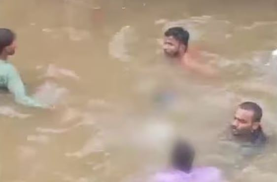 Tắm trong hố nước mưa, 4 em nhỏ đuối nước tử vong - Ảnh 1.