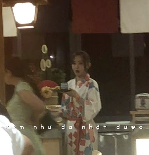 HOT Tóm dính Bích Phương đi du lịch cùng Tăng Duy Tân có cả mẹ đàng gái