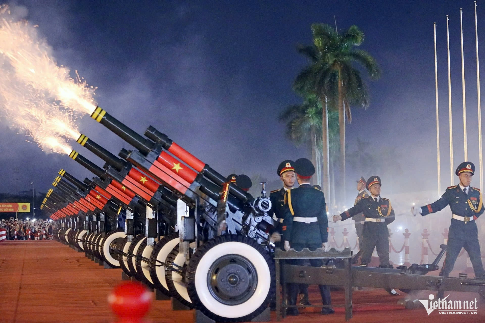 W-diễu binh.jpg