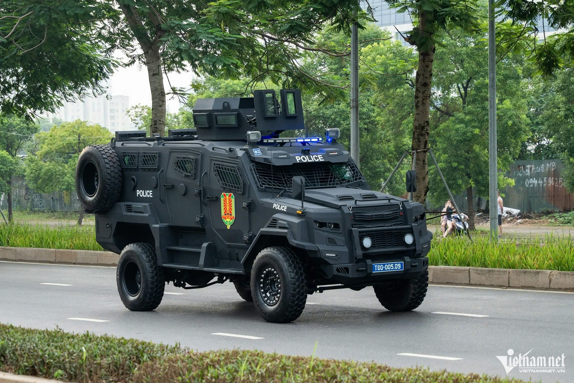 W-diễu binh.jpg