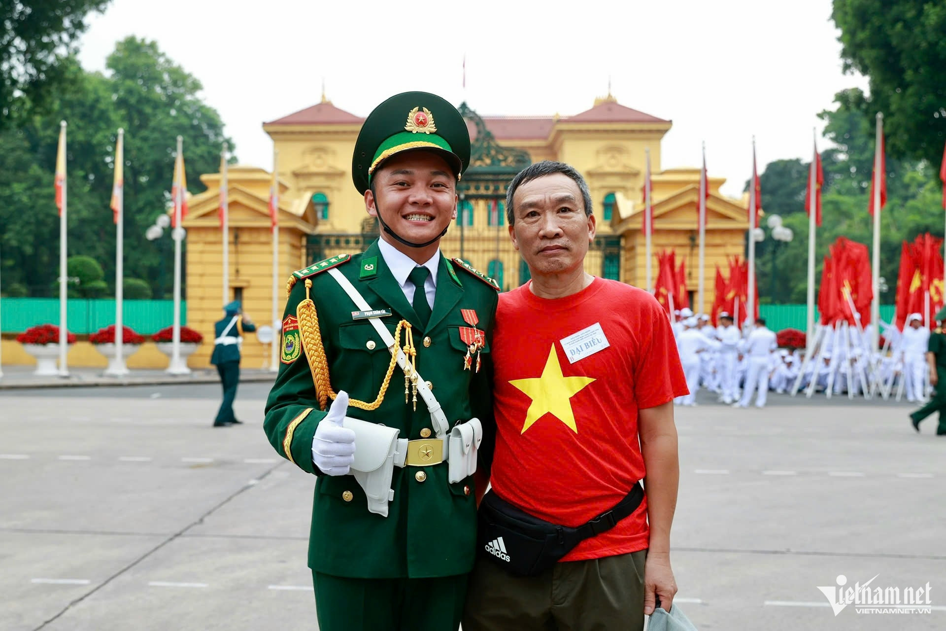 diễu binh.jpg