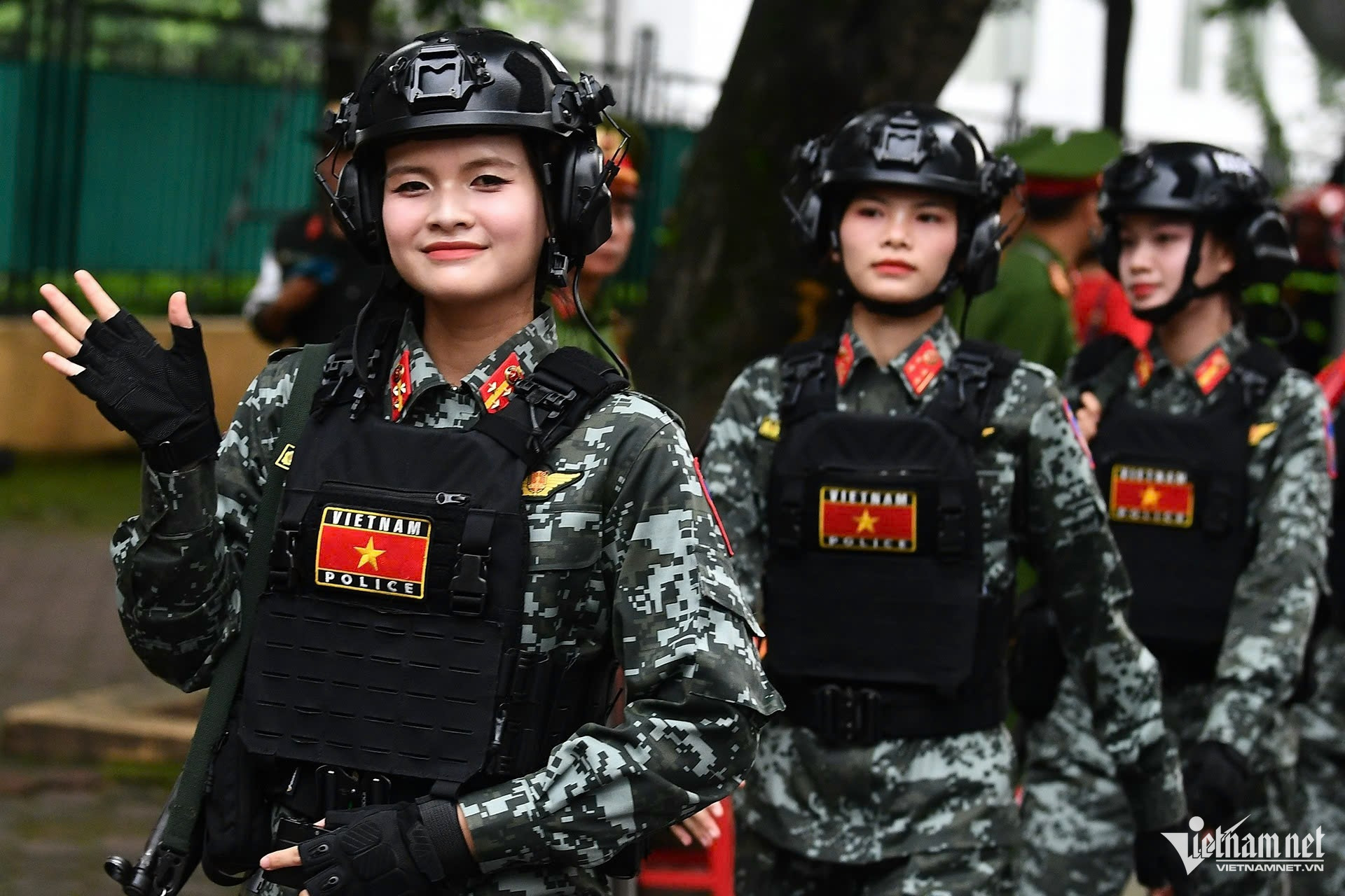 W-diễu binh.jpg