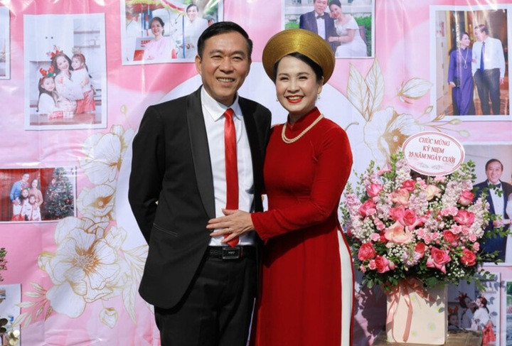 Hôn nhân gần 4 thập kỷ của vợ chồng nghệ sĩ nổi tiếng tham gia diễu hành dịp 2/9 - 4