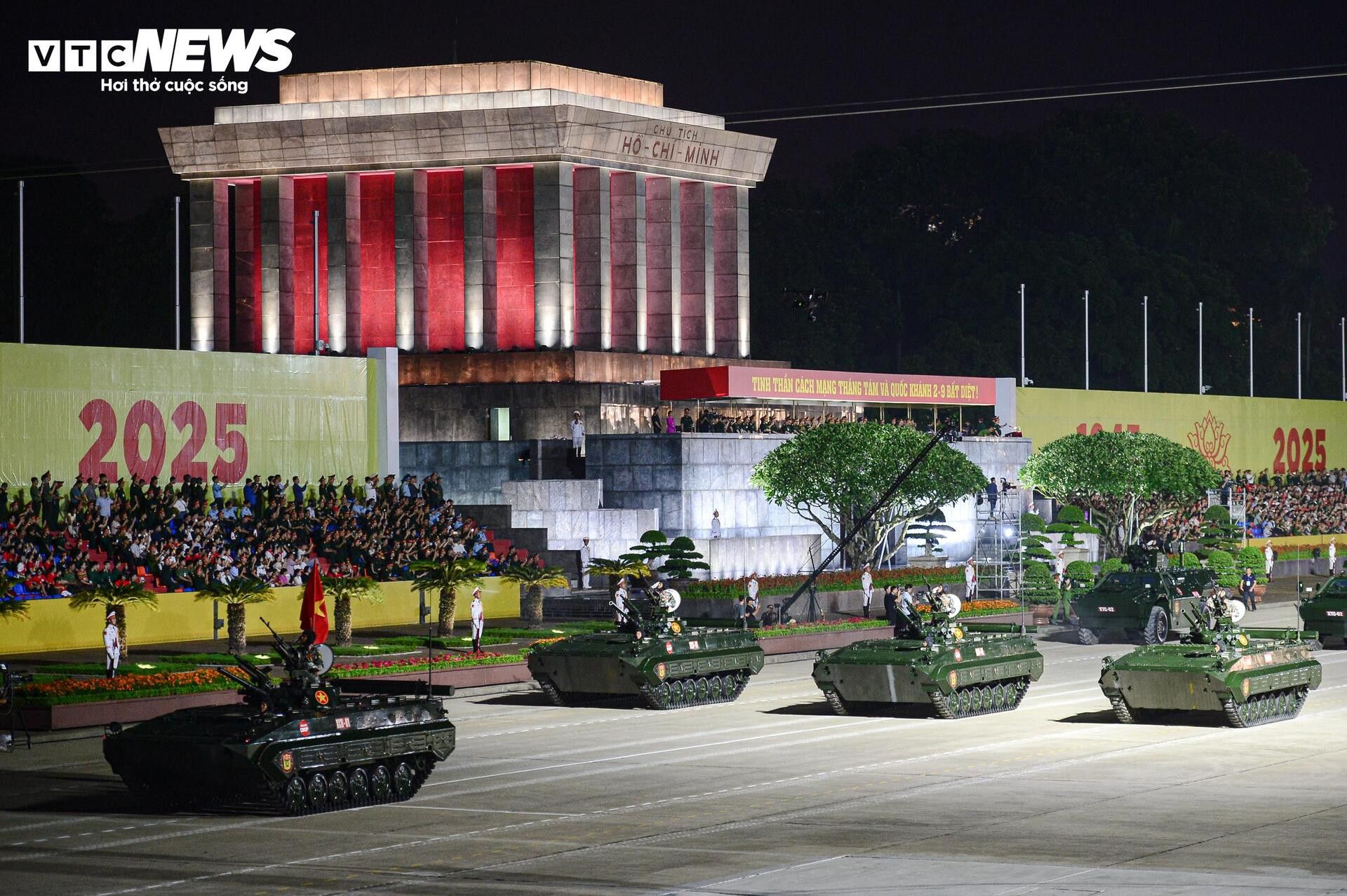 Tên lửa, UAV 'Made in Vietnam' phô diễn sức mạnh tại Quảng trường Ba Đình - 5