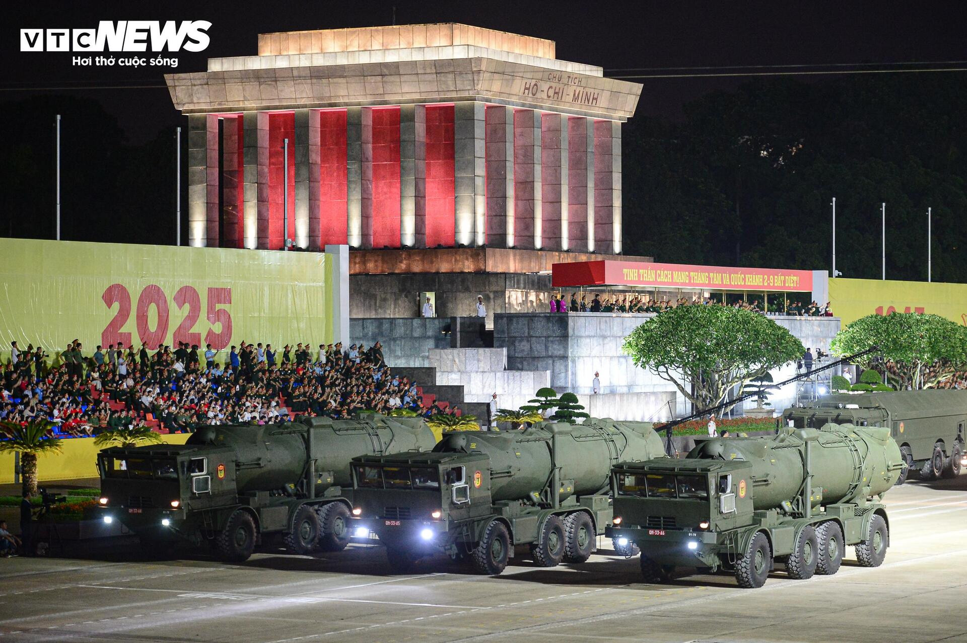 Tên lửa, UAV 'Made in Vietnam' phô diễn sức mạnh tại Quảng trường Ba Đình - 11