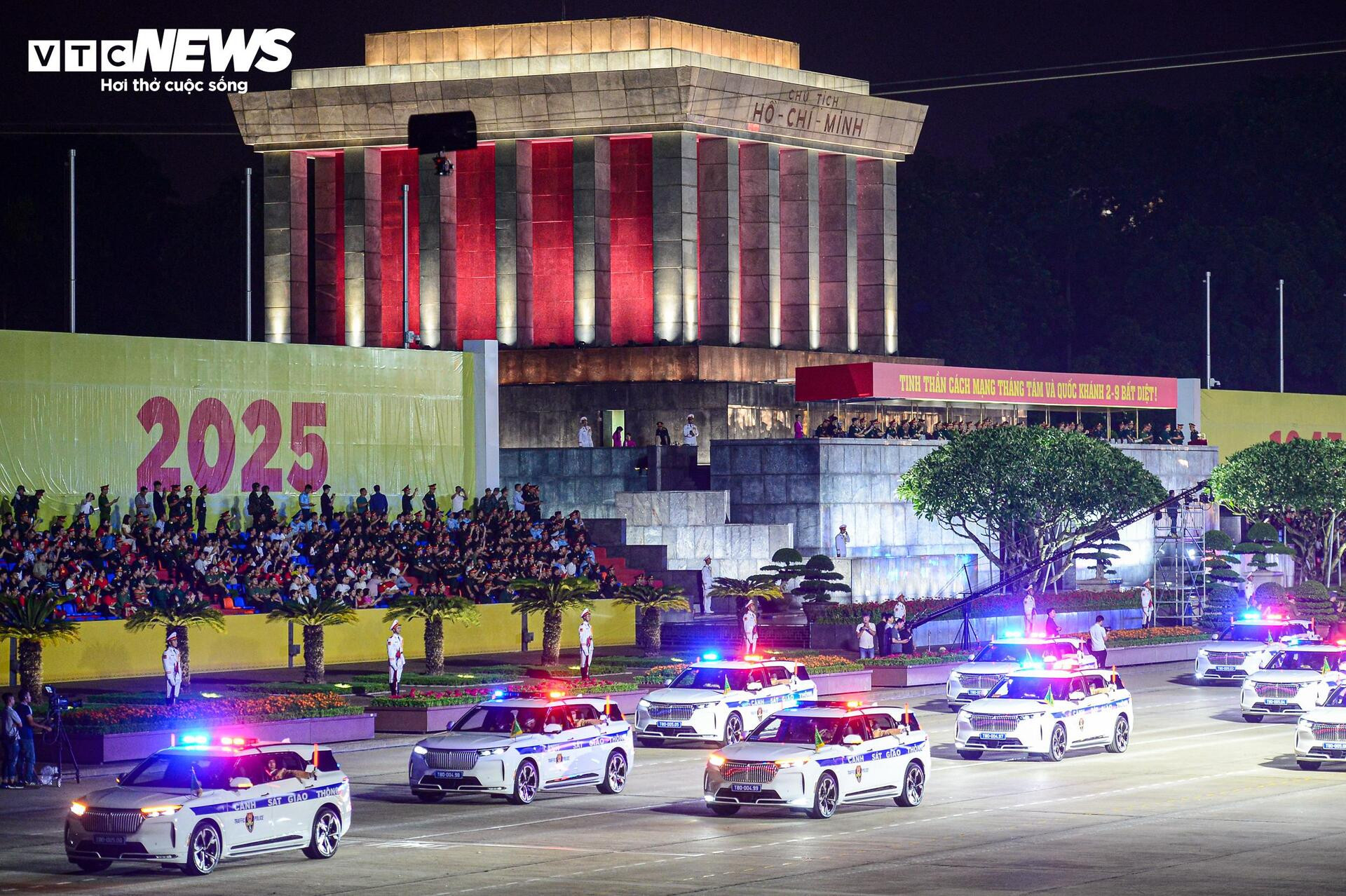 Tên lửa, UAV 'Made in Vietnam' phô diễn sức mạnh tại Quảng trường Ba Đình - 16