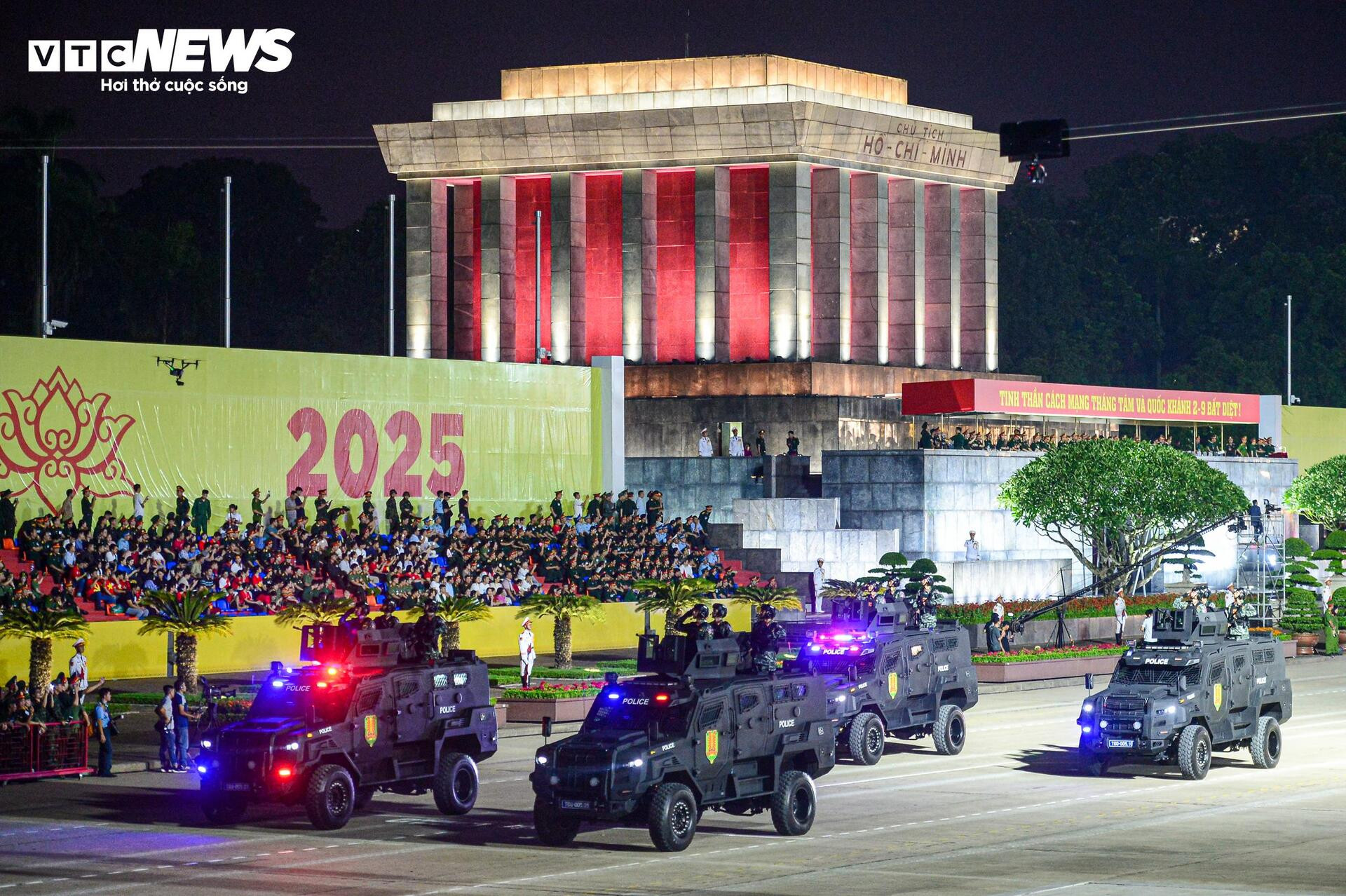 Tên lửa, UAV 'Made in Vietnam' phô diễn sức mạnh tại Quảng trường Ba Đình - 18