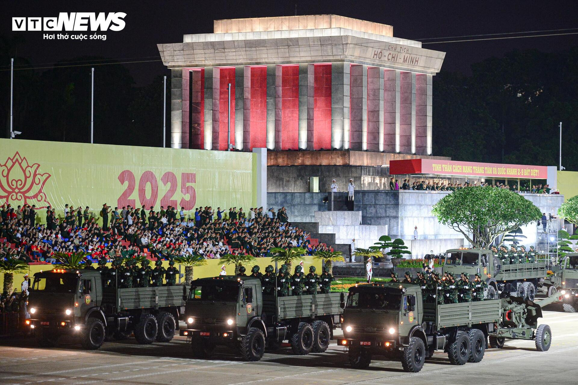 Tên lửa, UAV 'Made in Vietnam' phô diễn sức mạnh tại Quảng trường Ba Đình - 8