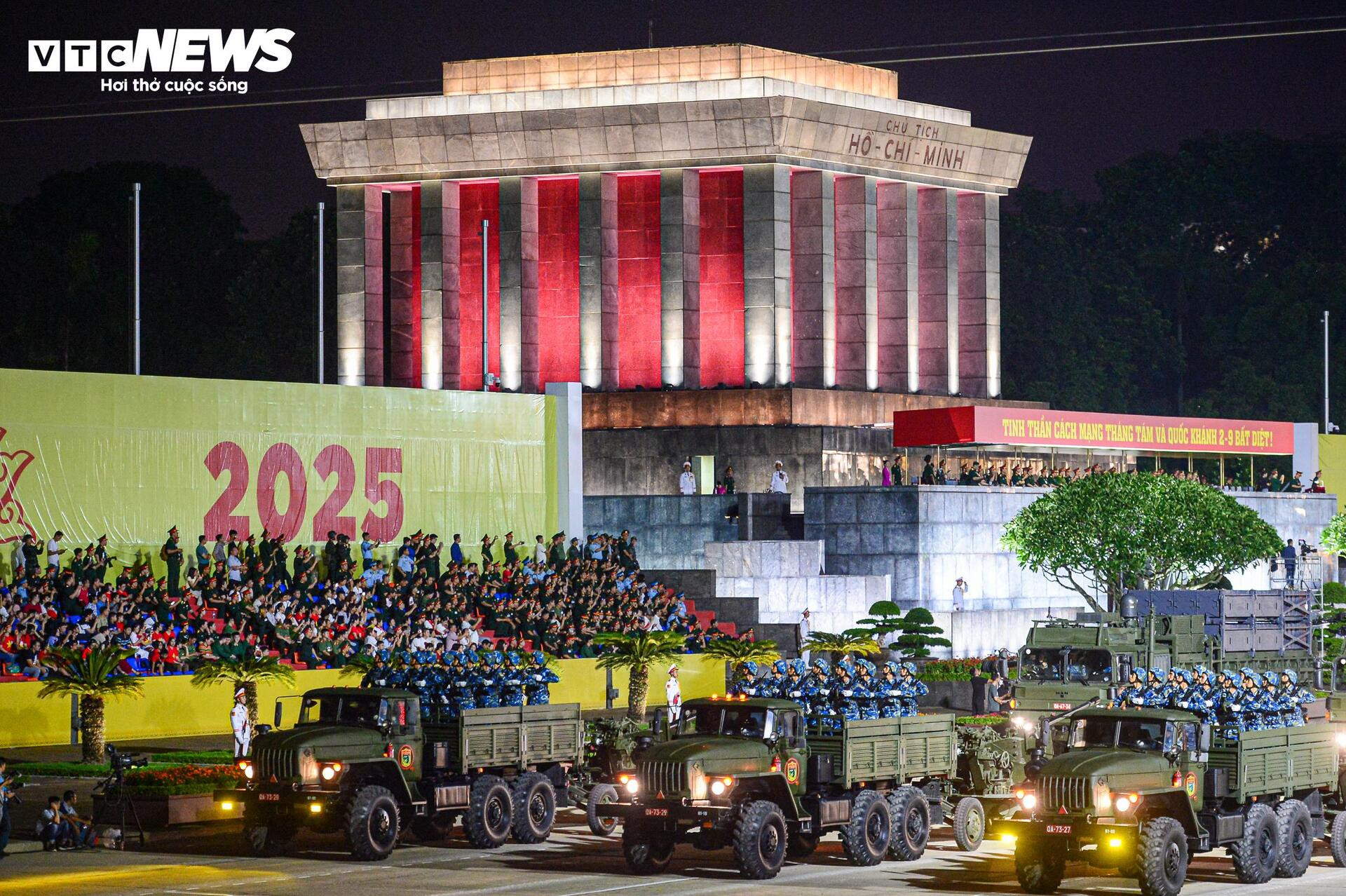 Tên lửa, UAV 'Made in Vietnam' phô diễn sức mạnh tại Quảng trường Ba Đình - 12