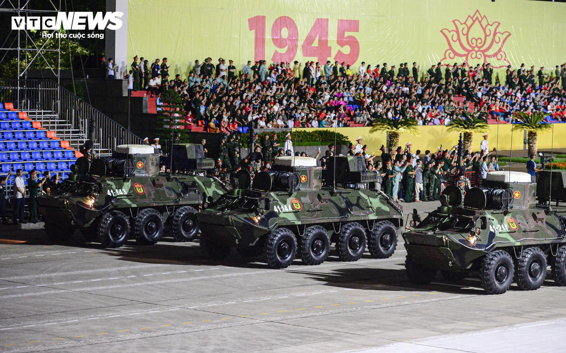 Tên lửa, UAV 'Made in Vietnam' phô diễn sức mạnh tại Quảng trường Ba Đình - 4