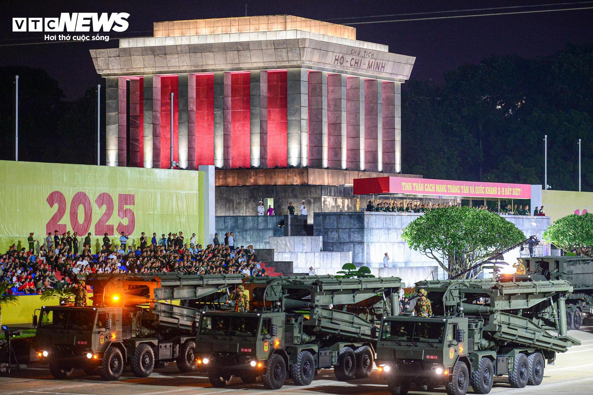 Tên lửa, UAV 'Made in Vietnam' phô diễn sức mạnh tại Quảng trường Ba Đình - 15