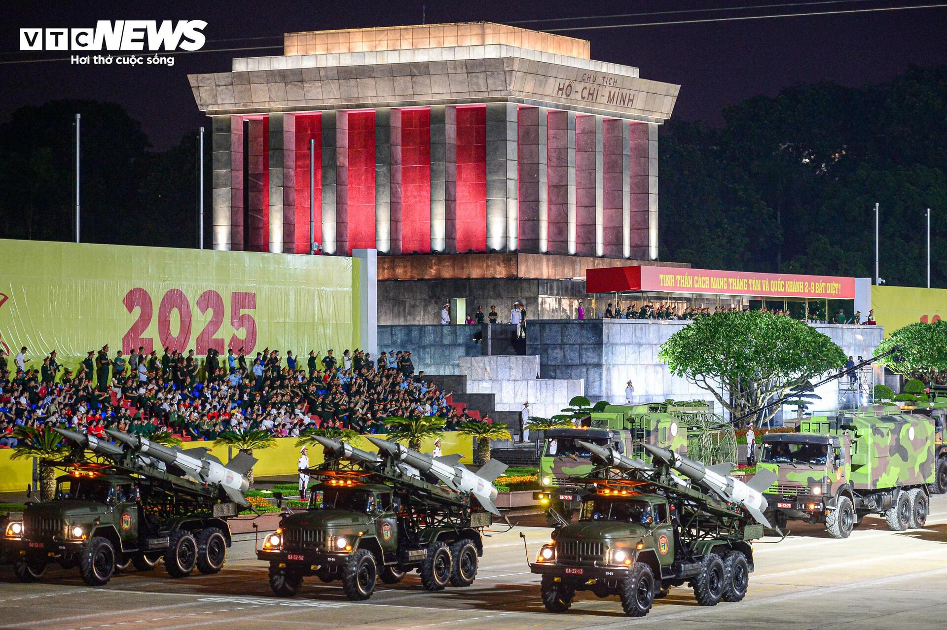 Tên lửa, UAV 'Made in Vietnam' phô diễn sức mạnh tại Quảng trường Ba Đình - 13