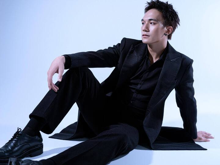 Nhật Hoàng sở hữu ngoại hình nam tính.