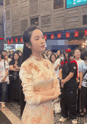 Xuất hiện tại họp báo ra mắt MV của Hòa Minzy nhan sắc Chu Thanh Huyền gây bàn tán