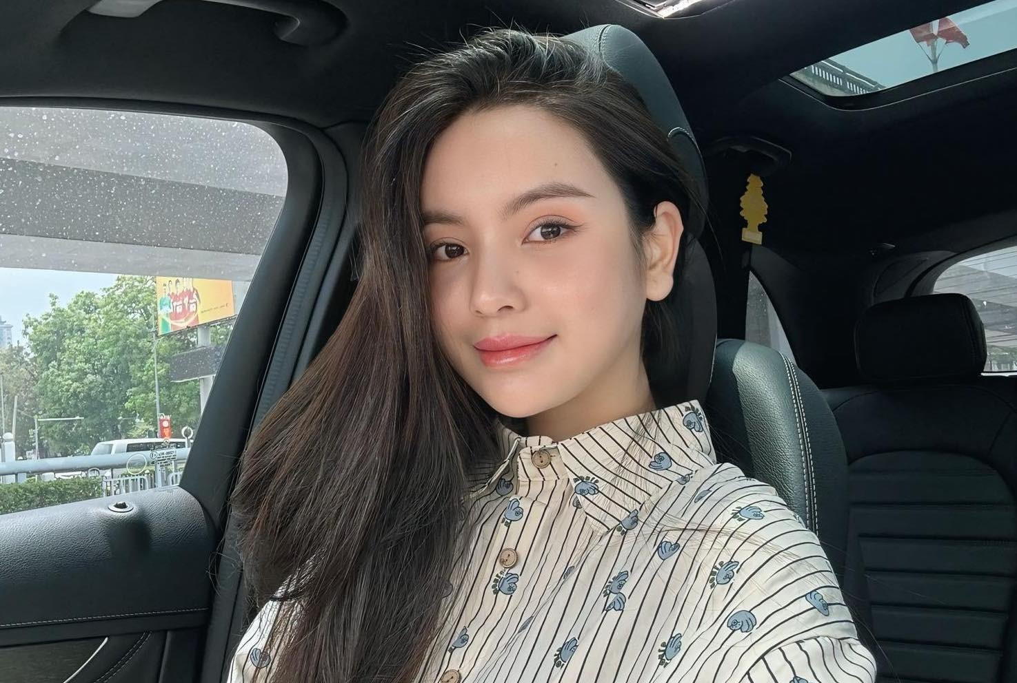 Xuất hiện tại họp báo ra mắt MV của Hòa Minzy nhan sắc Chu Thanh Huyền gây bàn tán