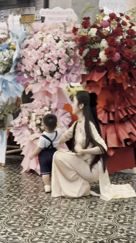 Xuất hiện tại họp báo ra mắt MV của Hòa Minzy nhan sắc Chu Thanh Huyền gây bàn tán