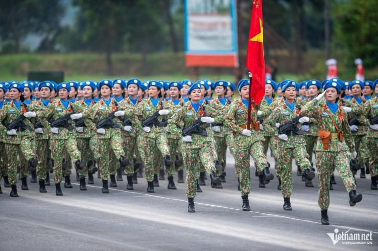 Những mẫu súng trang bị cho các khối diễu binh Quân đội, Công an - 6